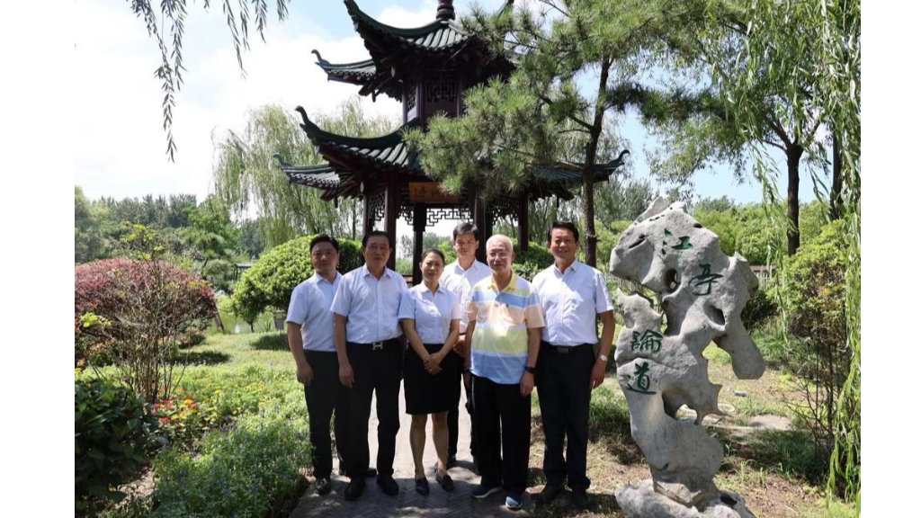 hantec-group-the-founder-of-the-group-conducts-inspection-and