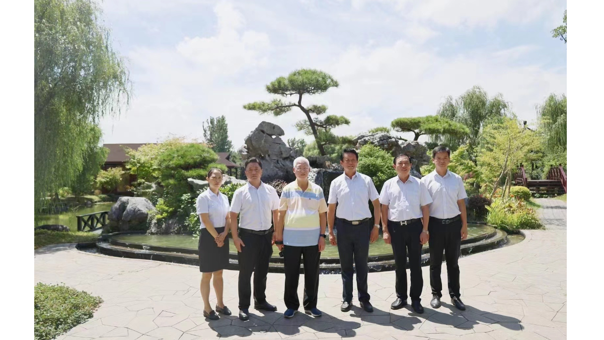 hantec-group-the-founder-of-the-group-conducts-inspection-and